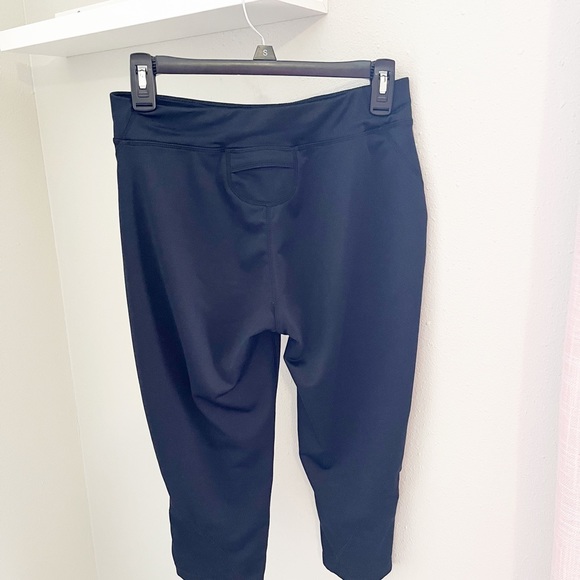 BCG Running Capri Legging in Black - Picture 2 of 5